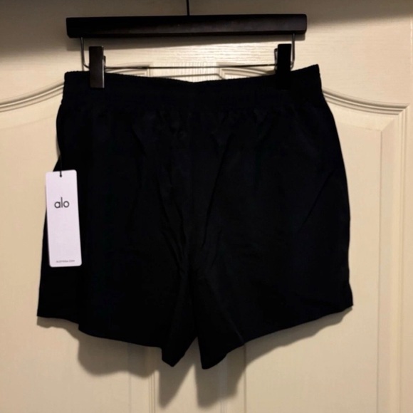 ALO Yoga Men’s “Adapt” Short 5” Inseam with Liner (M) *BESTSELLER* - Picture 9 of 12